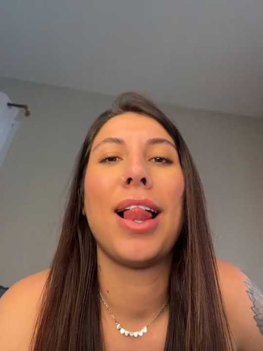 Carolini09 Stripchat recording – Oct 22, 2026