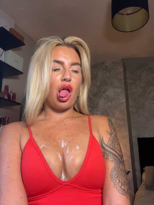 CharlottemilfUKx cam recording