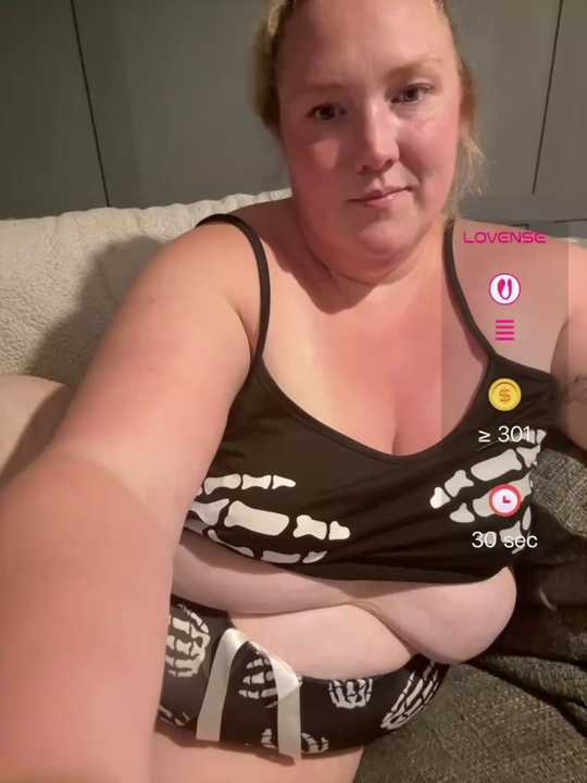 Curvy-BellaXXX cam recording