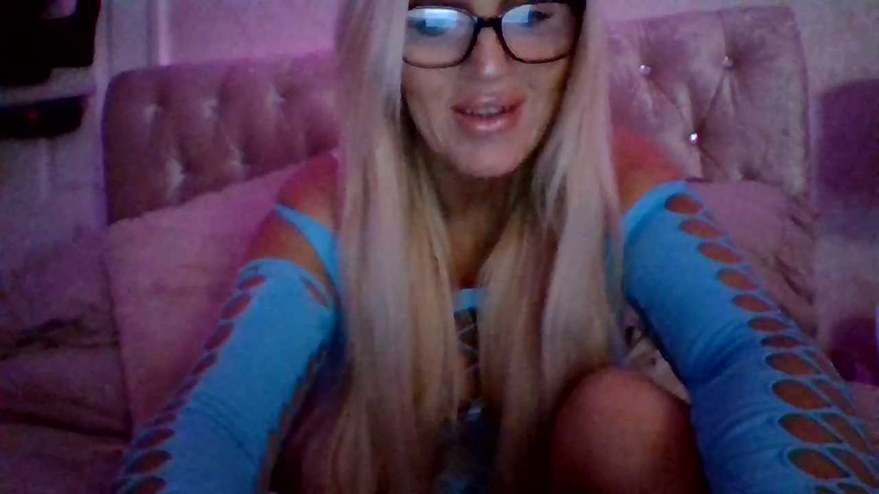 Curvy-Jenna