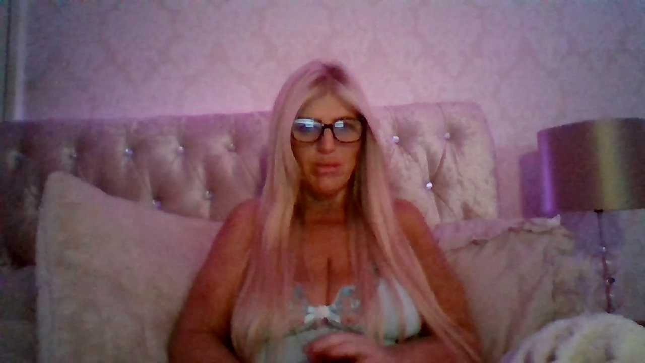Curvy-Jenna cam recording