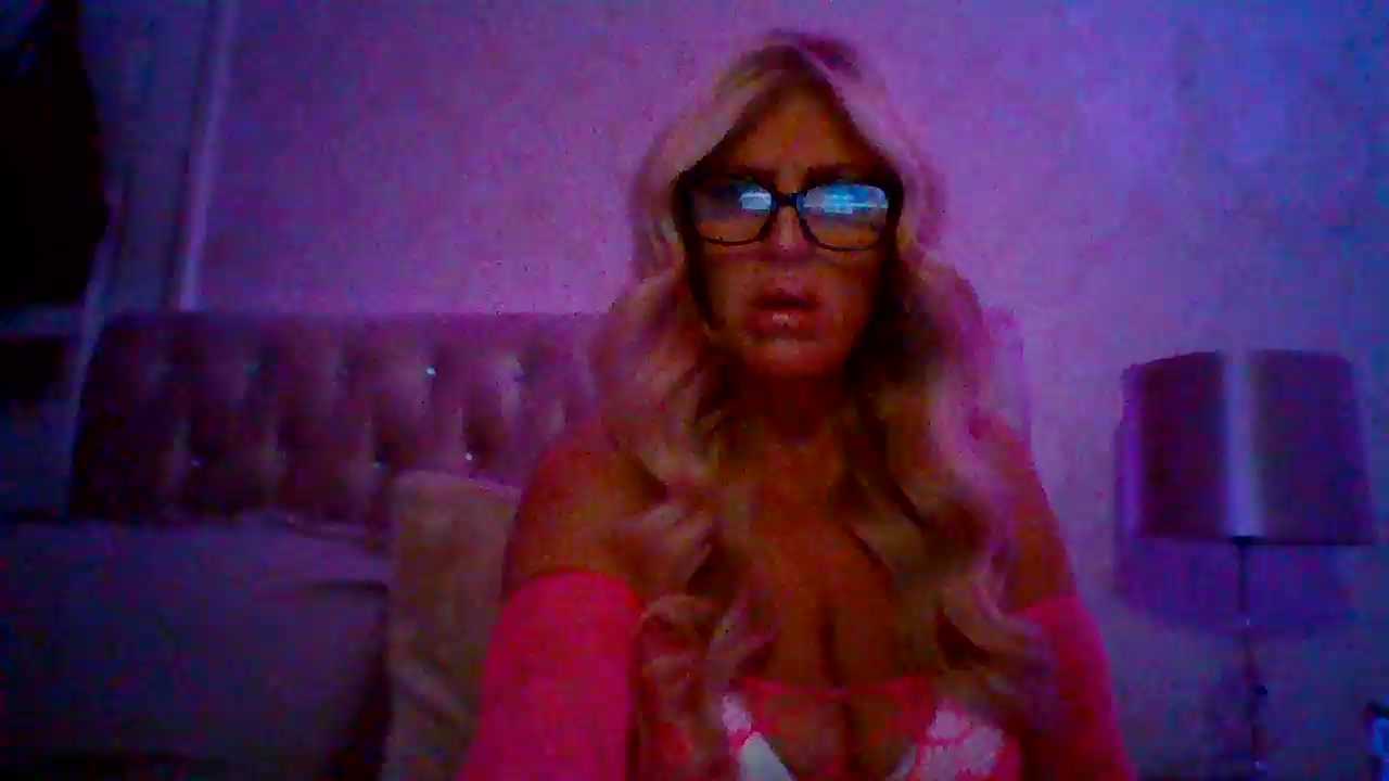 Curvy-Jenna Stripchat recording – Oct 18, 2026