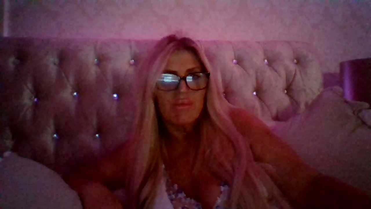 Curvy-Jenna cam recording