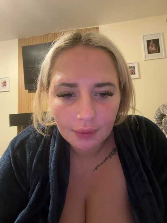CurvyBaby14 Stripchat recording – Oct 18, 2026
