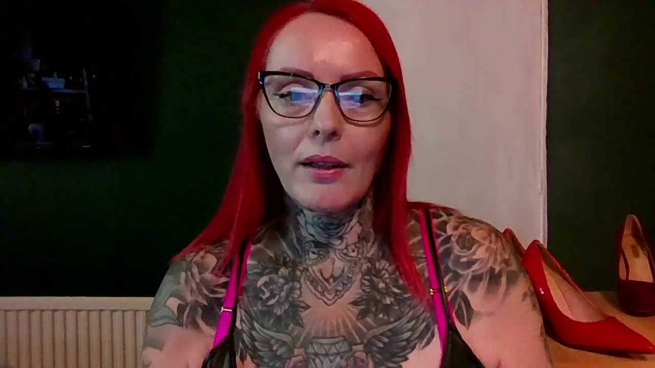 CurvyMatureScarletX cam recording