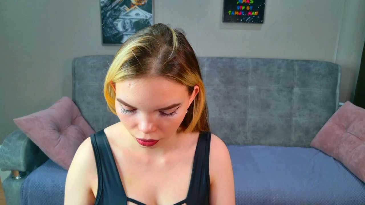 Curvy_Dynamite_ cam recording