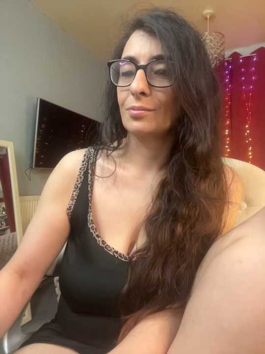 Curvy_bigtitts cam recording