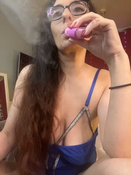 Curvy_bigtitts cam recording