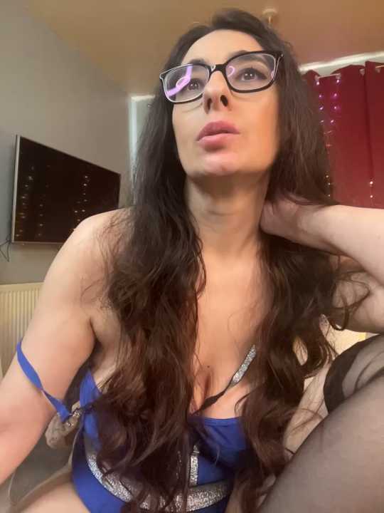 Curvy_bigtitts cam recording