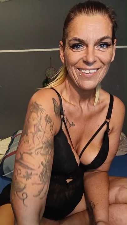DienchenHot cam recording