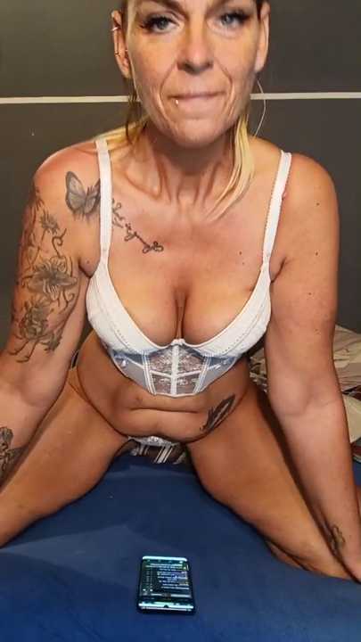 DienchenHot cam recording