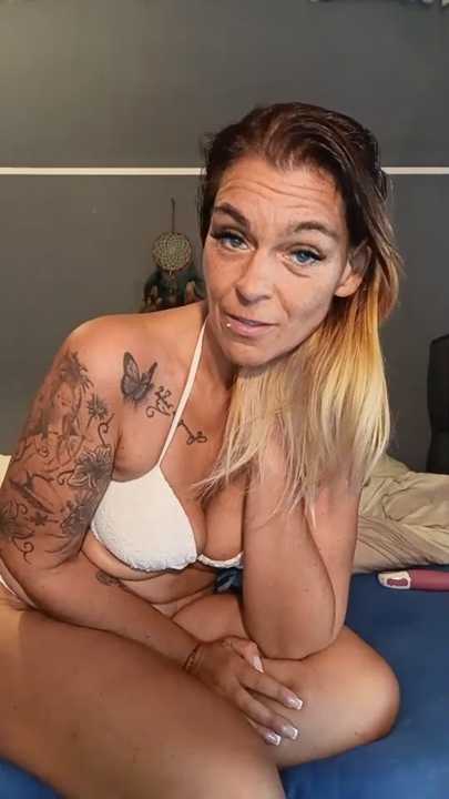 DienchenHot cam recording