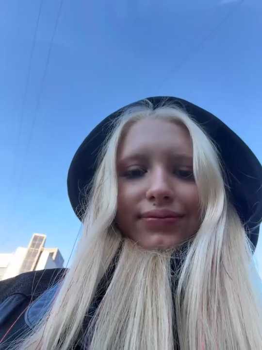 Elfi_InPublic