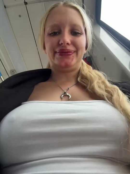 Elfi_InPublic