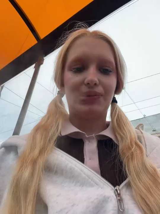 Elfi_InPublic cam recording