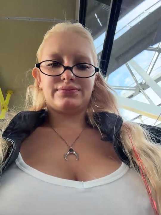 Elfi_InPublic cam recording