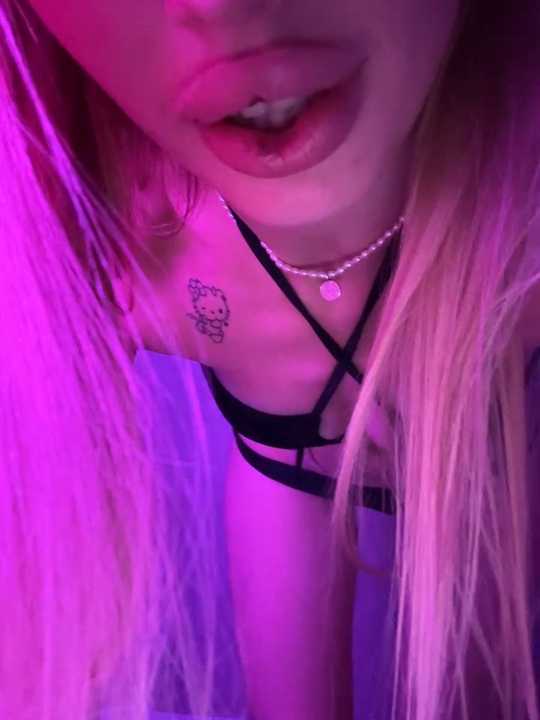 Elizabeth_Tay cam recording