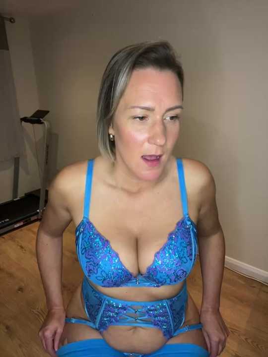 Ella37_XOX Stripchat recording – Oct 20, 2026