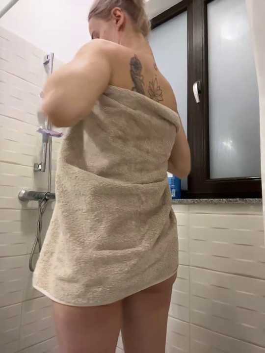 Ella_Charm