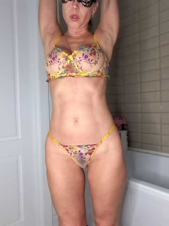 Elle_Milfa cam recording