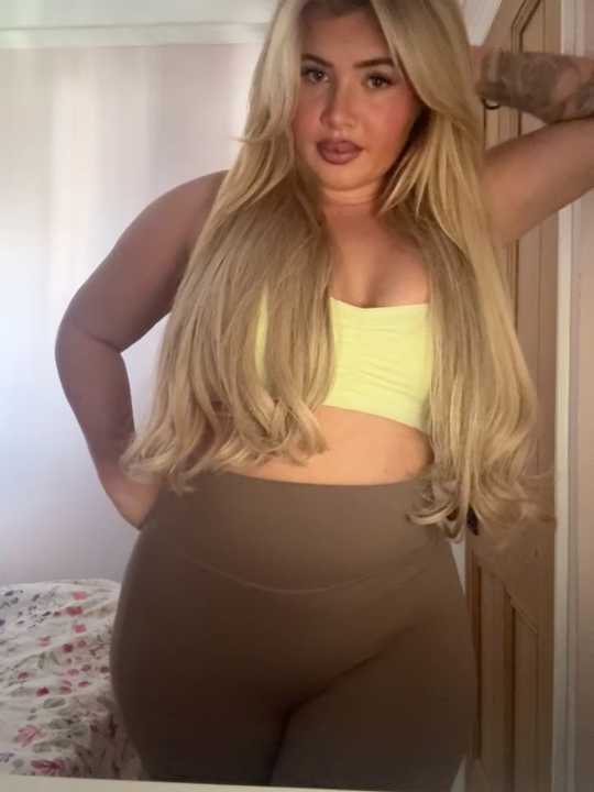 Ellemonroe Stripchat recording – Oct 22, 2026