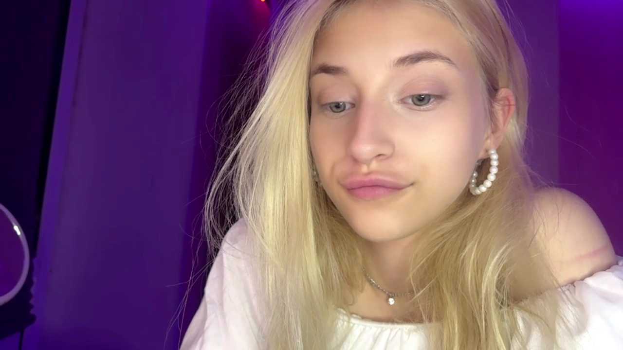 FiveFootBlonde cam recording
