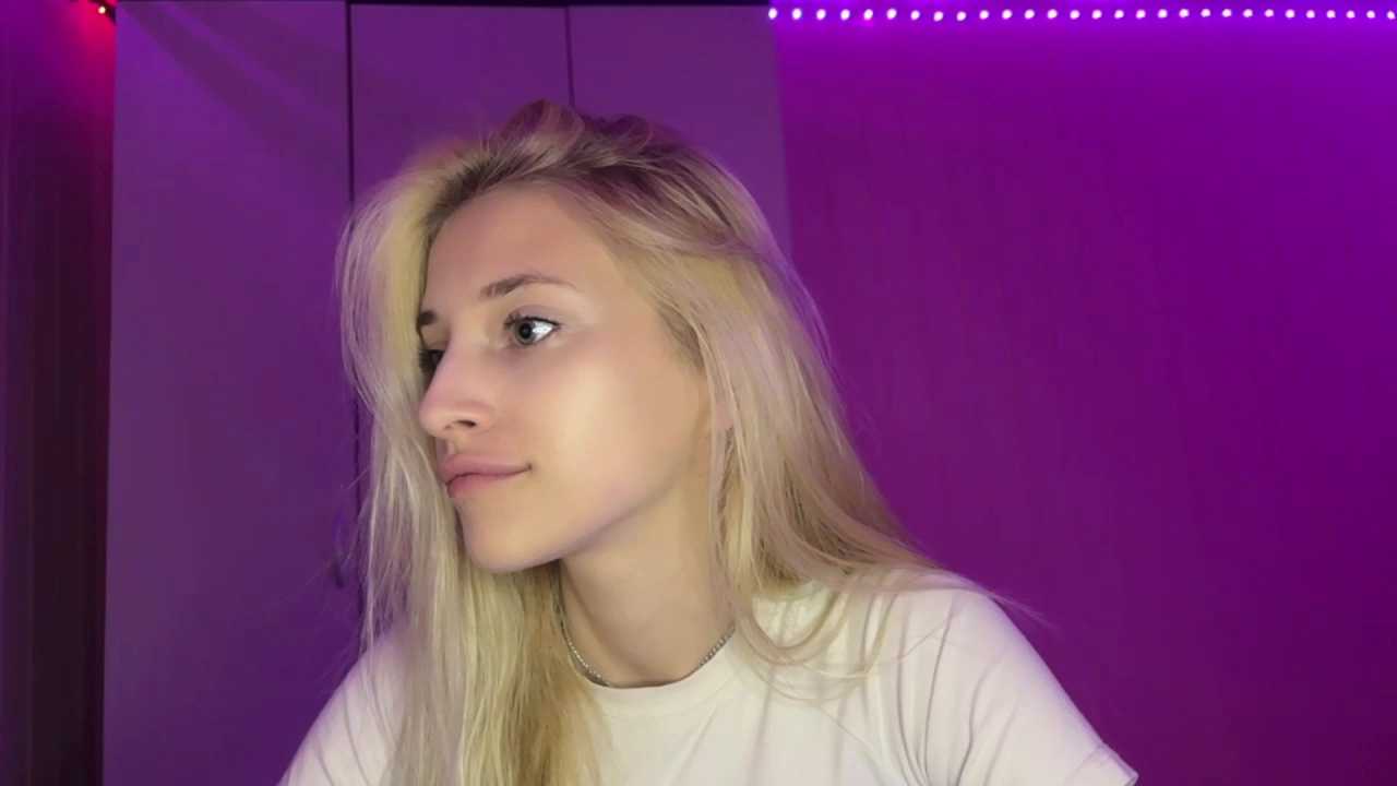 FiveFootBlonde cam recording