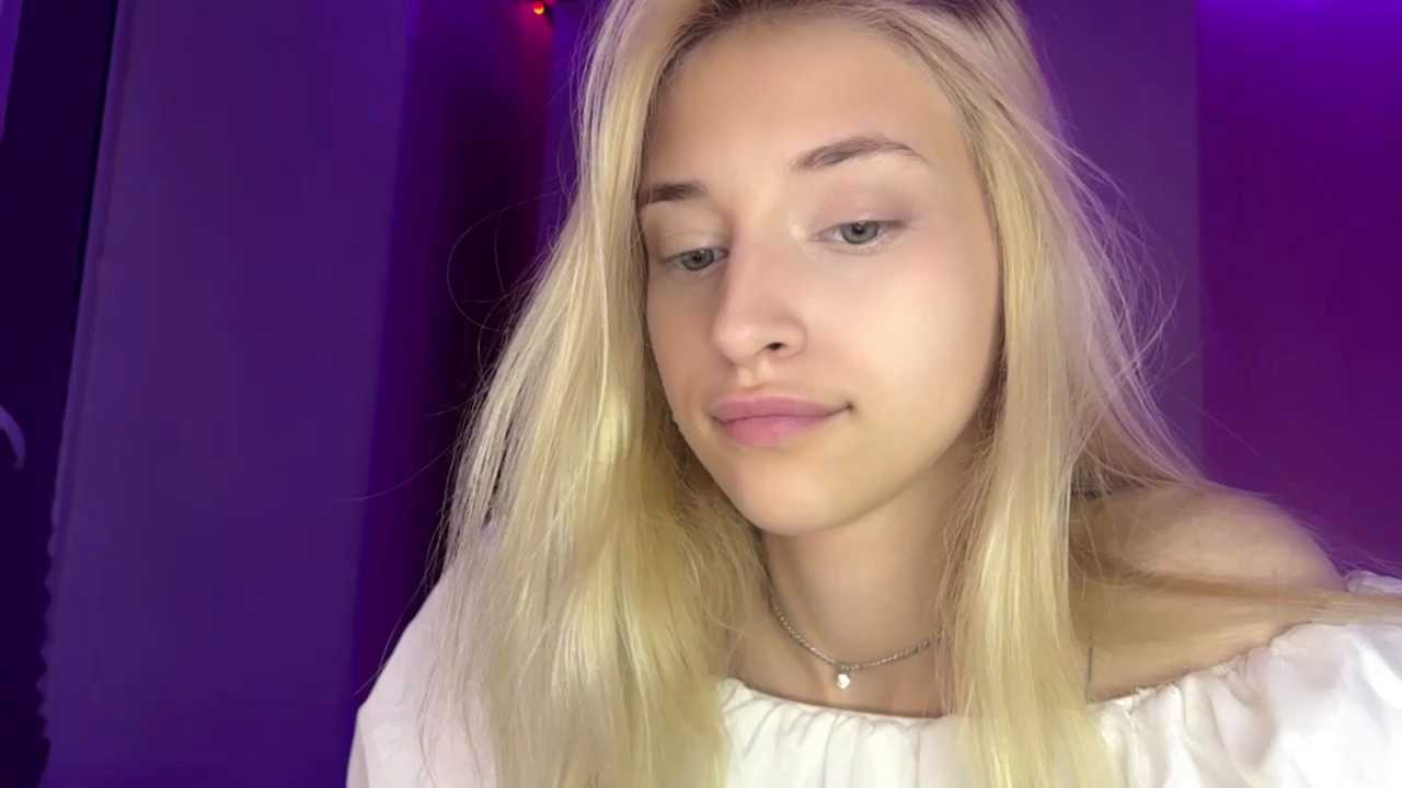 FiveFootBlonde cam recording