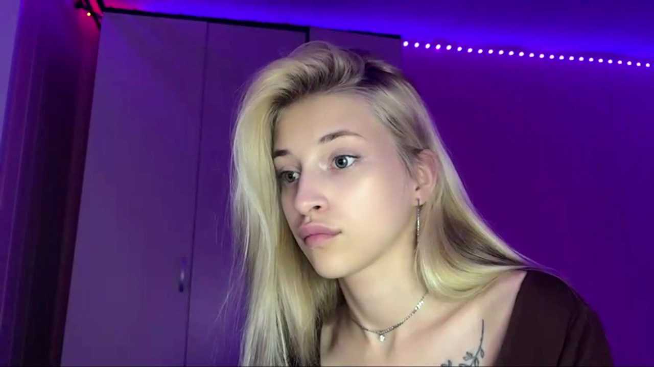 FiveFootBlonde cam recording