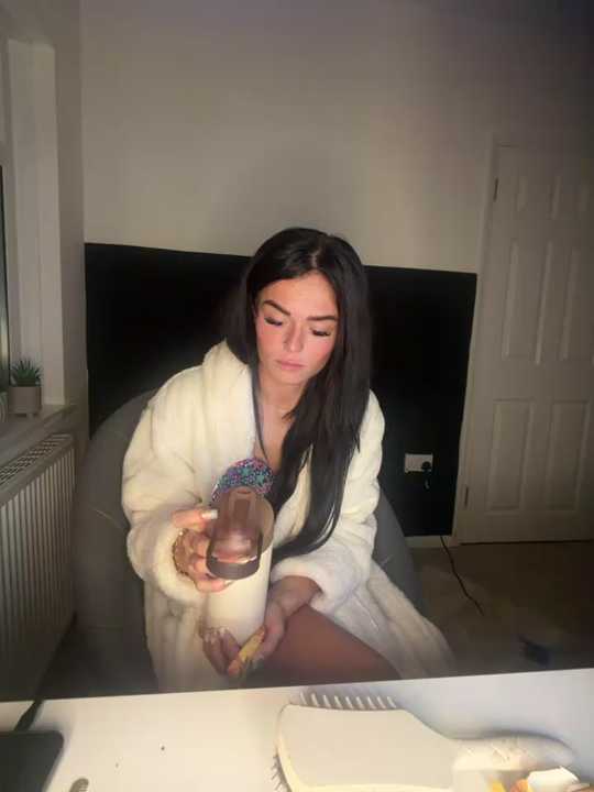 FlirtyFoxyxx cam recording