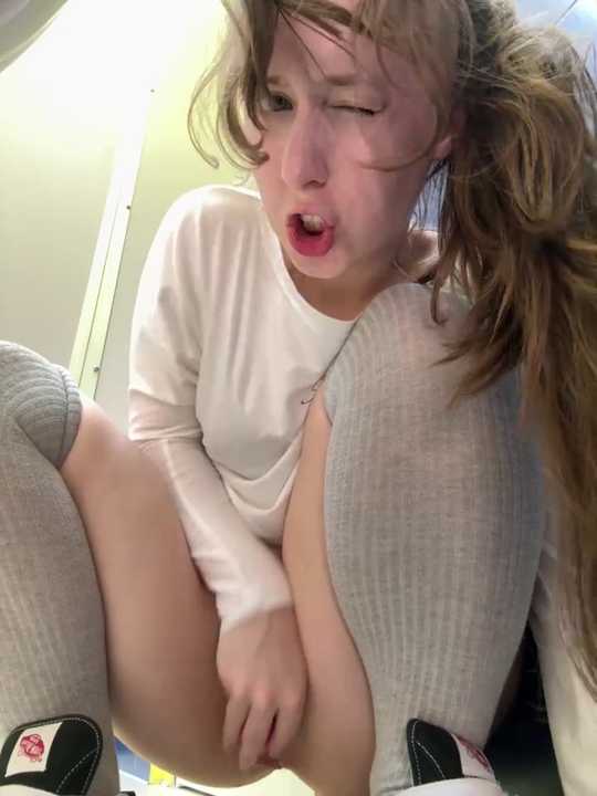 FroggyAnna Stripchat recording – Oct 22, 2026