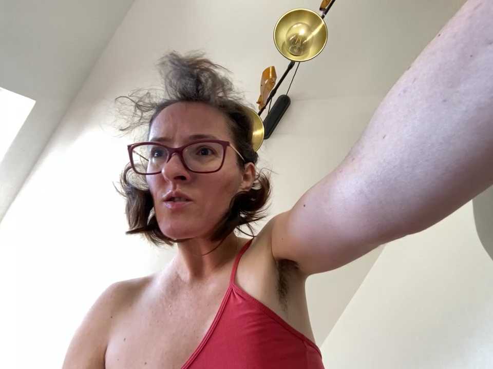 Hairy_horny_mommy