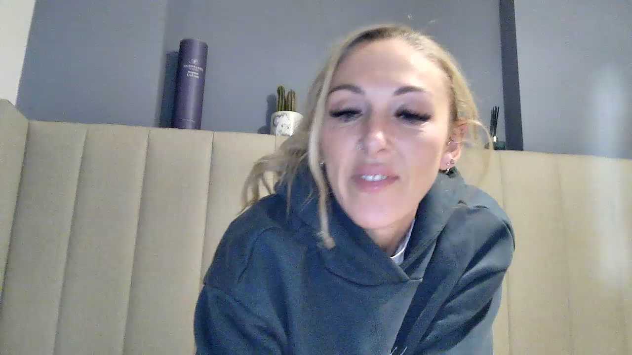 Hannah-Luxe Stripchat recording – Oct 24, 2026