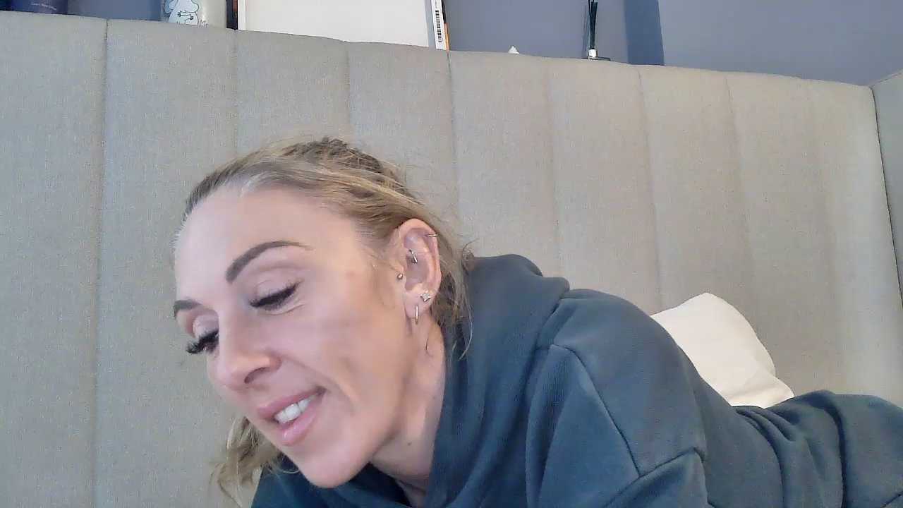 Hannah-Luxe cam recording