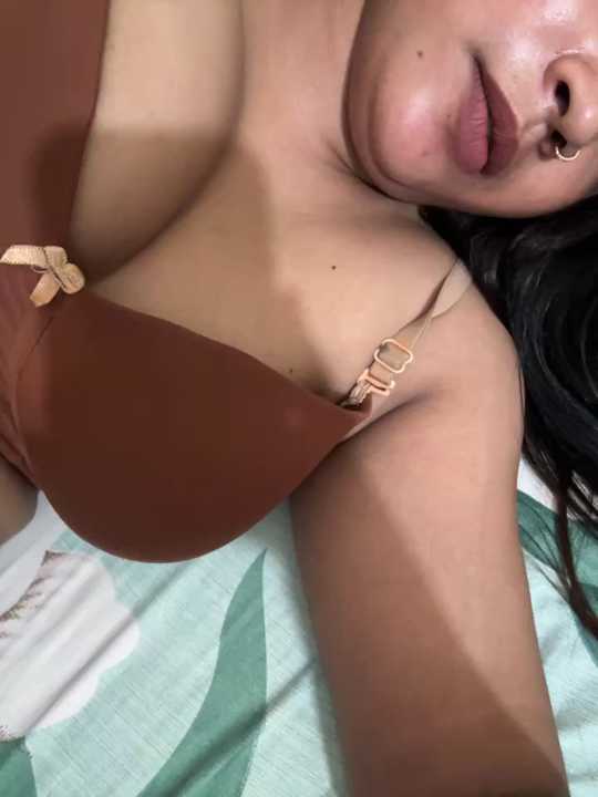 Heena-khan-12 cam recording