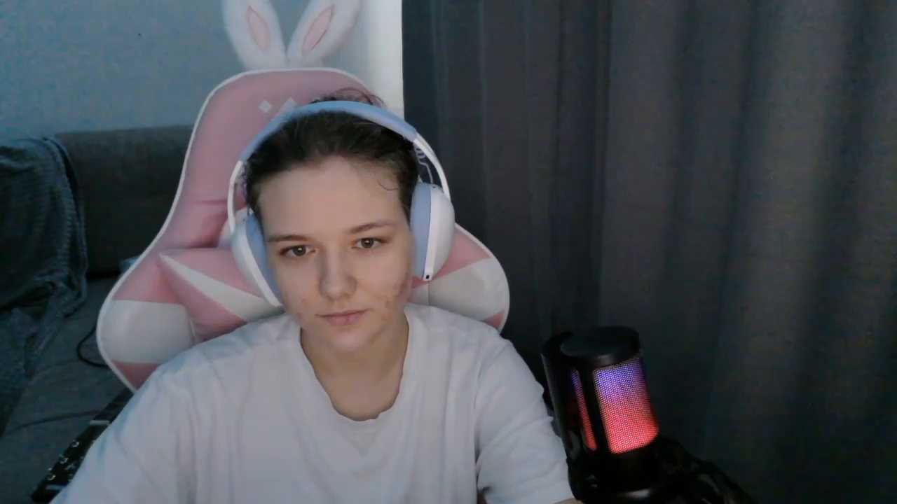HelenMo0n Stripchat recording – Oct 15, 2026