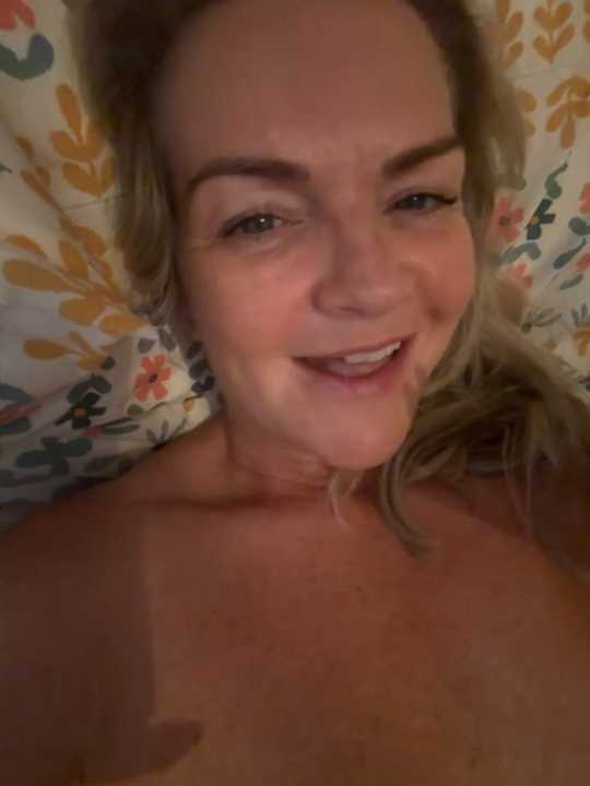 Holly-BlondeMILF44 cam recording