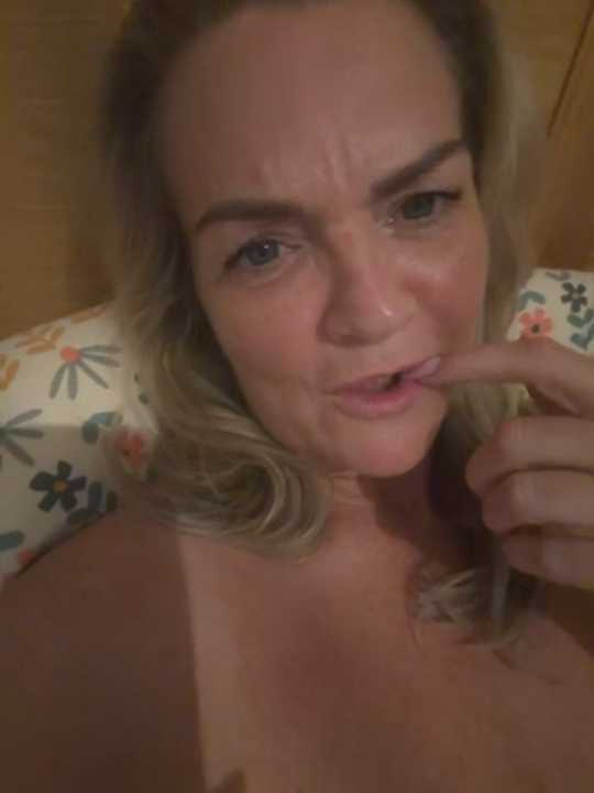 Holly-BlondeMILF44