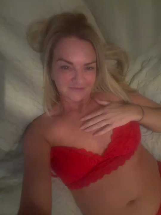Holly-BlondeMILF44 cam recording