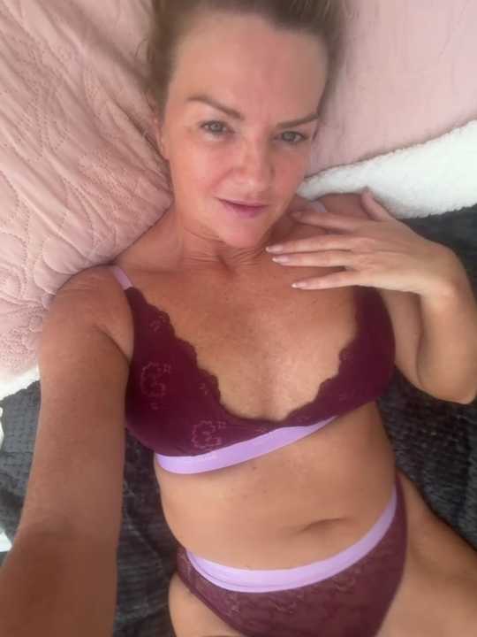 Holly-BlondeMILF44