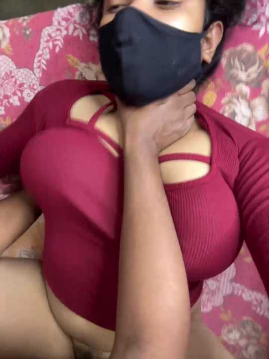 Hot-AngoriBhabhi