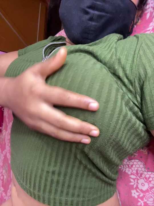 Hot-AngoriBhabhi