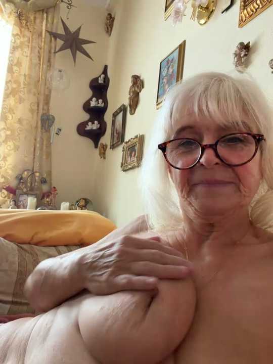 HotGrandma70 cam recording
