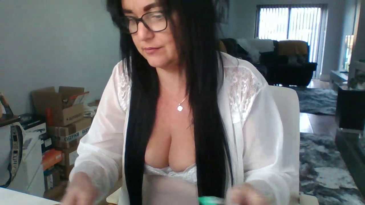 HousewifeAnna Stripchat recording – Oct 15, 2026