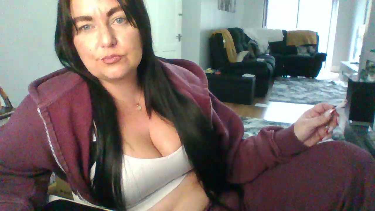 HousewifeAnna Stripchat recording – Oct 14, 2026