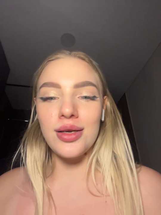 HugeBoobsAlice