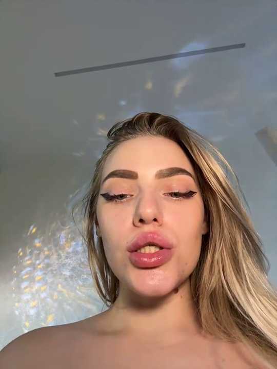 HugeBoobsAlice cam recording