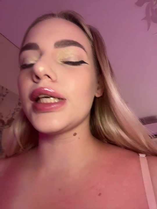 HugeBoobsAlice