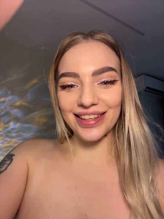 HugeBoobsAlice cam recording