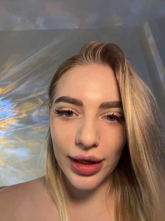 HugeBoobsAlice